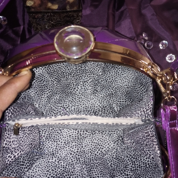 Elegant Purple Handbag - Picture 3 of 5